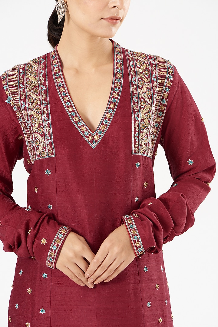 Maroon Embroidered A-Line Kalidar Kurta Set by Sue Mue at Pernia's Pop Up Shop