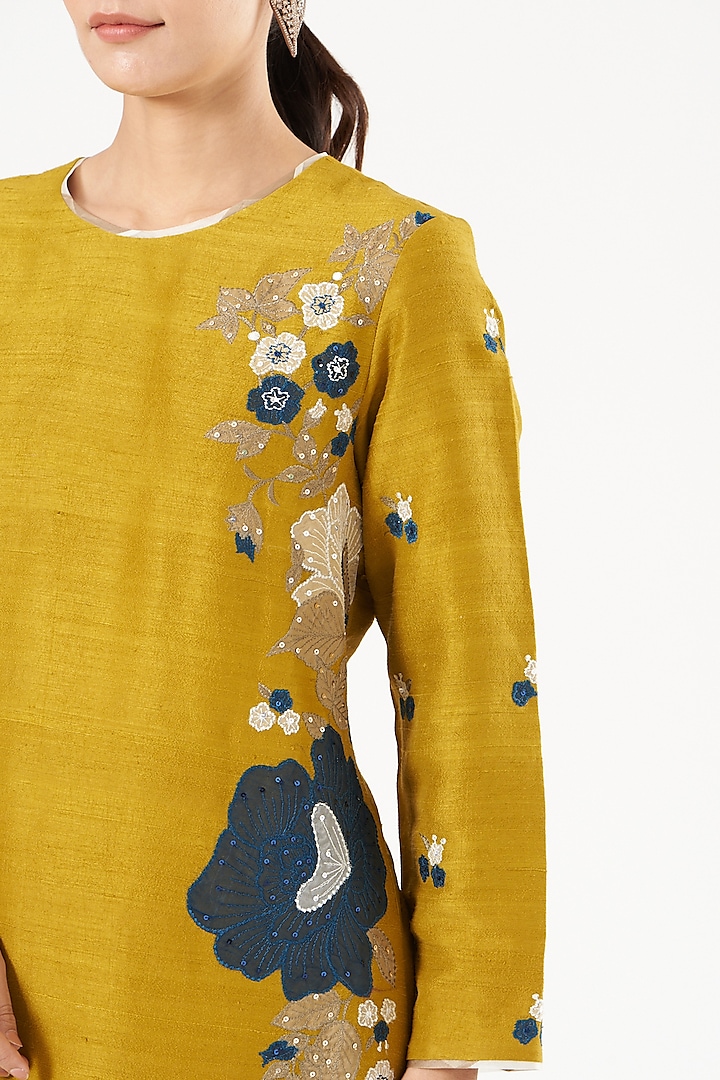 Mustard Embroidered Kurta Set by Sue Mue at Pernia's Pop Up Shop