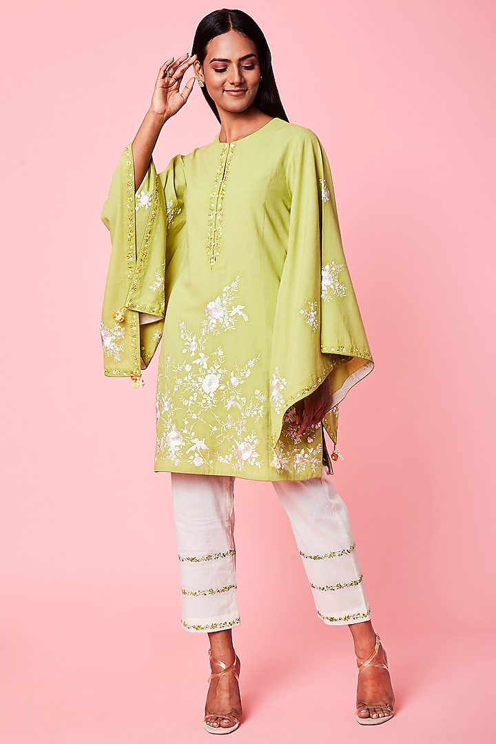 Green Embroidered Short Kurta Set by Sue Mue