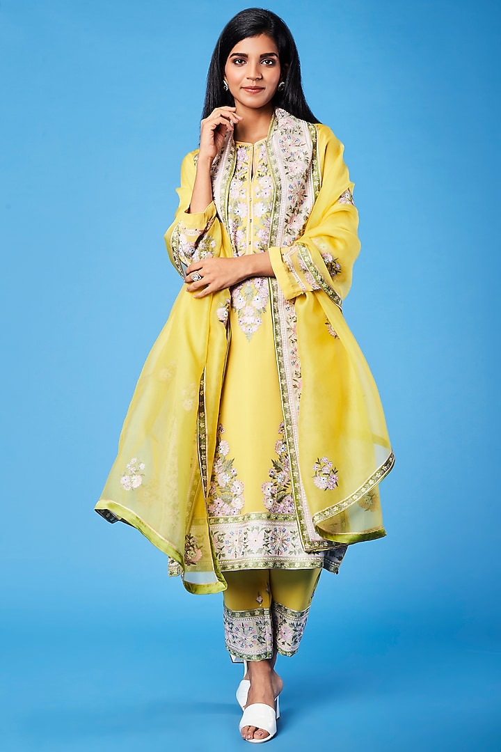 Yellow Aari Embroidered Kurta Set by Sue Mue at Pernia's Pop Up Shop