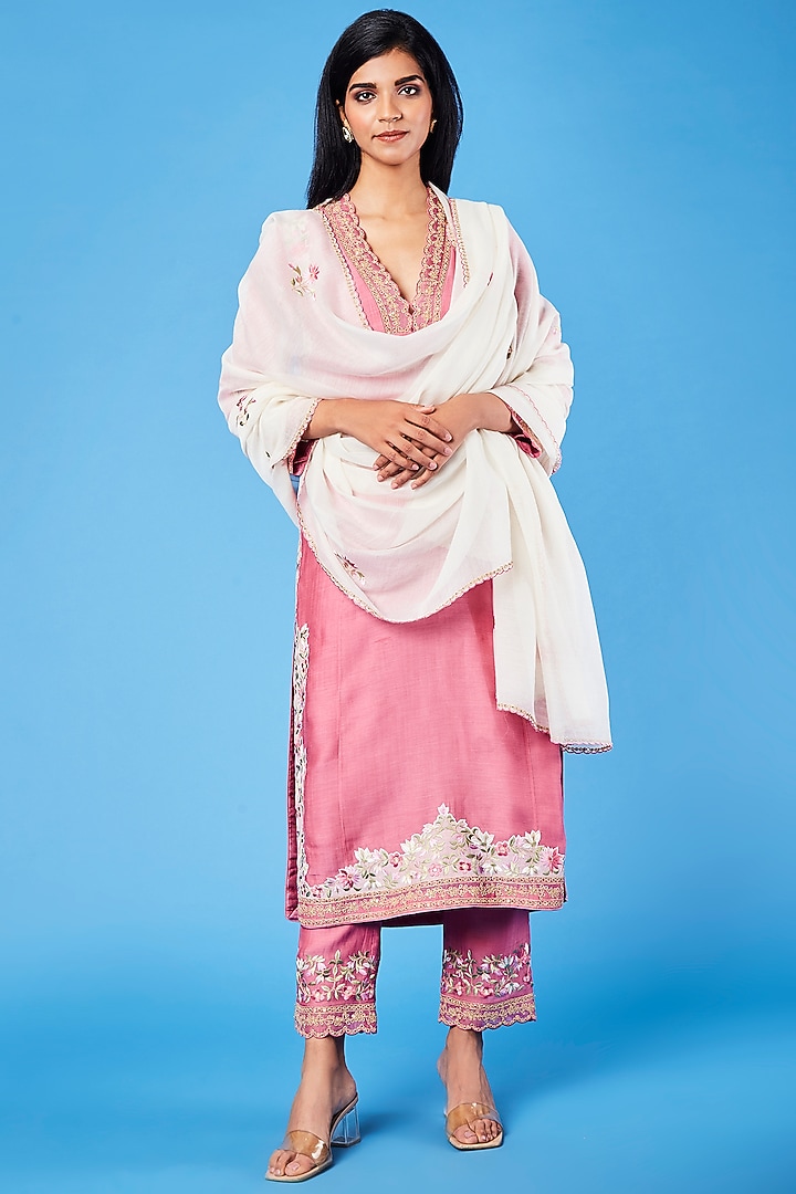 Pink Machine Embroidered Kurta Set by Sue Mue at Pernia's Pop Up Shop
