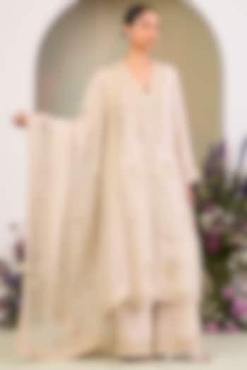 White & Beige Pure Silk Organza Embroidered Kurta Set by Sue Mue at Pernia's Pop Up Shop