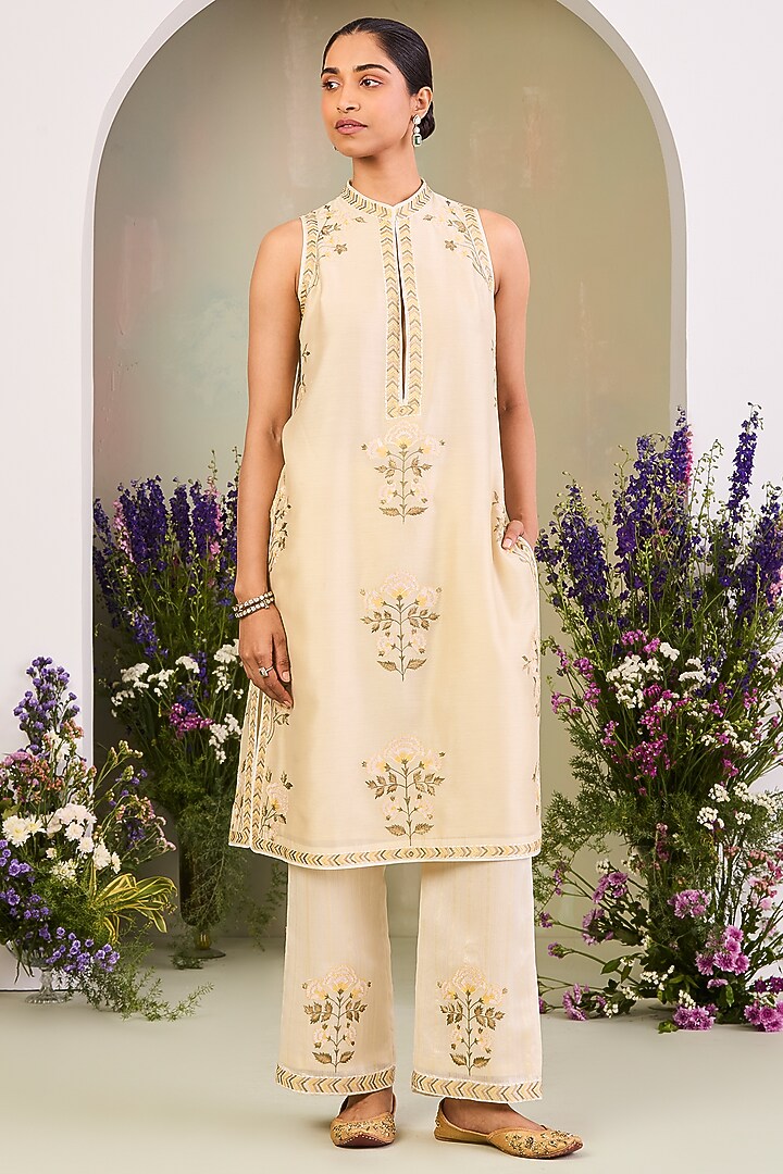 Light Yellow Handwoven Silk Chanderi Embroidered Kurta Set by Sue Mue at Pernia's Pop Up Shop