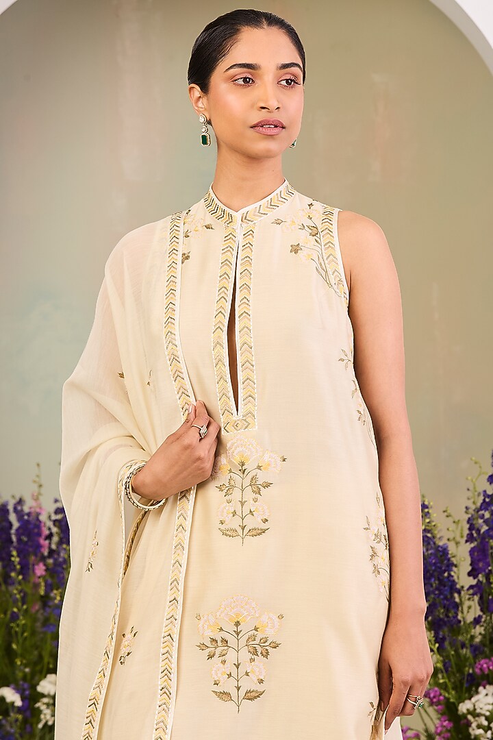Light Yellow Handwoven Silk Chanderi Embroidered Kurta Set by Sue Mue at Pernia's Pop Up Shop