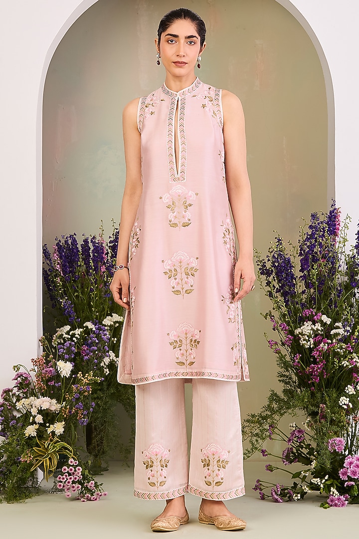 Pastel Pink Handwoven Silk Chanderi Embroidered Kurta Set by Sue Mue at Pernia's Pop Up Shop