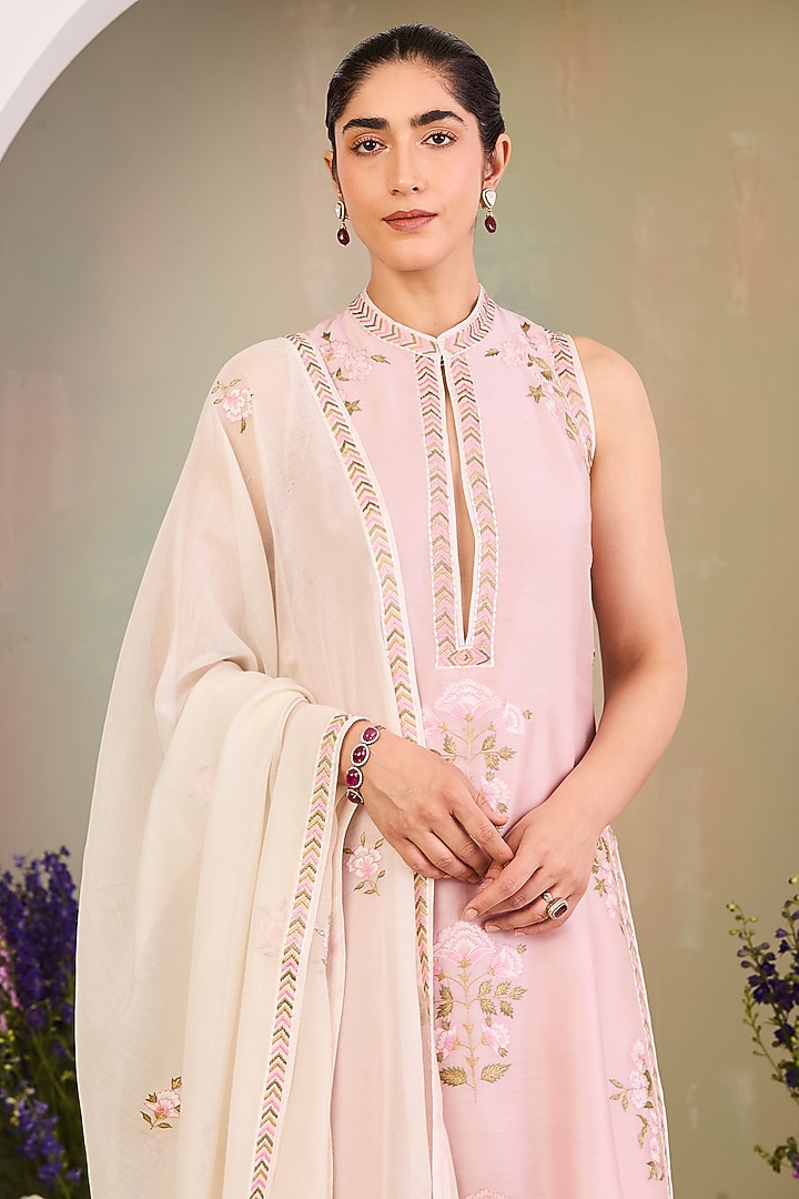 Pastel Pink Handwoven Silk Chanderi Embroidered Kurta Set by Sue Mue at Pernia's Pop Up Shop