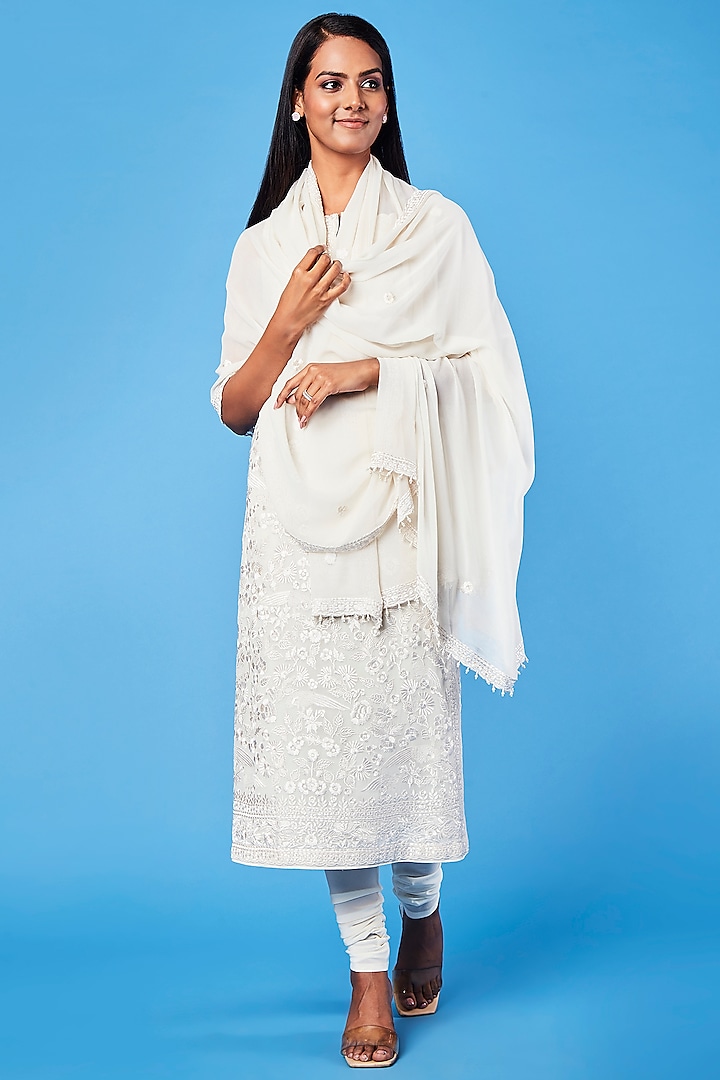 Off-White Resham Embroidered Kurta Set by Sue Mue