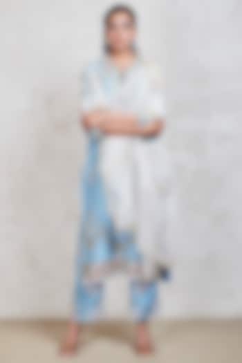 Blue Parsi Gara Embroidered Kurta Set by Sue Mue at Pernia's Pop Up Shop