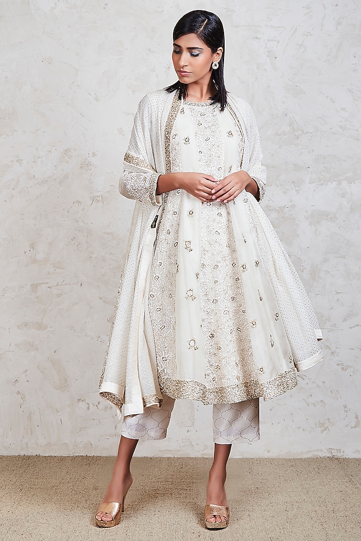 Off-White Organza Parsi Gara Embroidered Kurta Set by Sue Mue