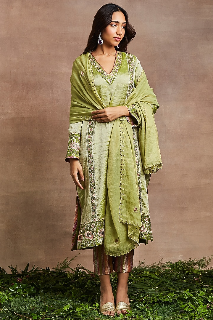 Green Handwoven Silk Tissue Hand Embroidered Kurta Set by Sue Mue at Pernia's Pop Up Shop