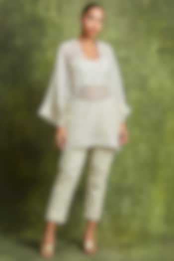 Off-White Mulmul Cotton Embroidered Short Kurta Set by Sue Mue at Pernia's Pop Up Shop