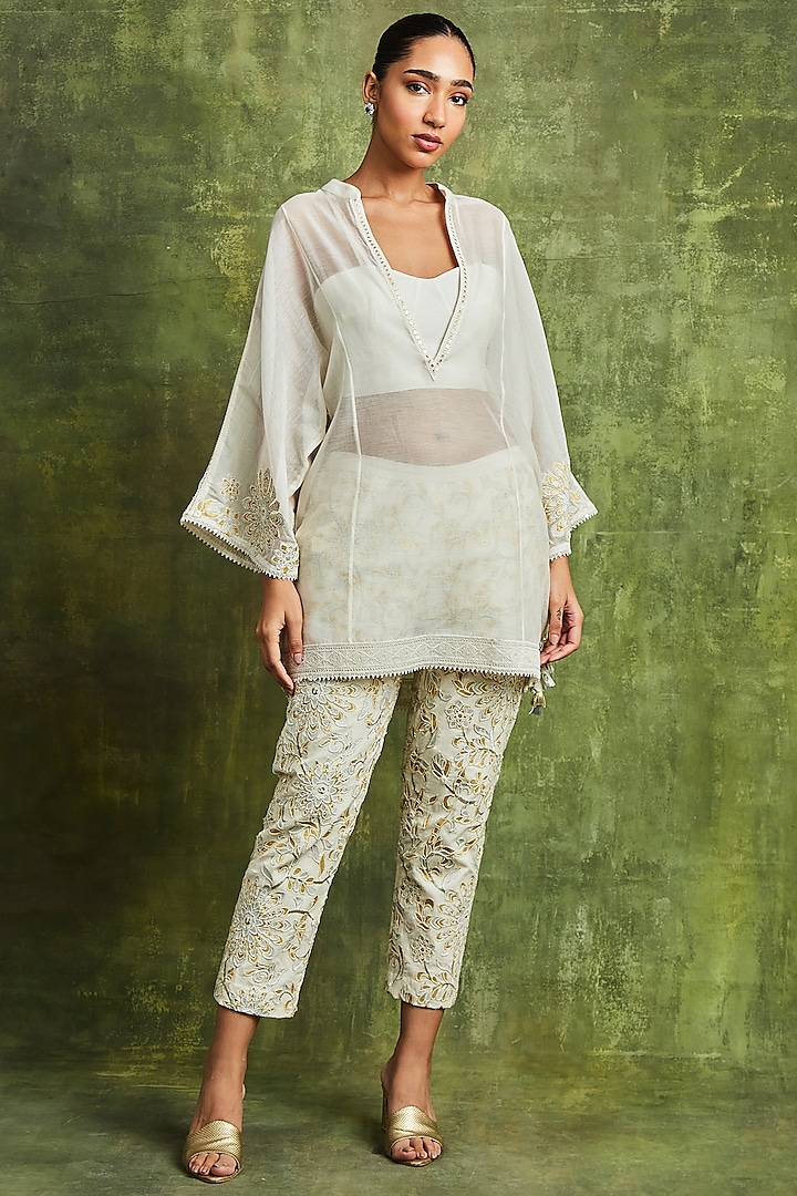 Off-White Mulmul Cotton Embroidered Short Kurta Set by Sue Mue at Pernia's Pop Up Shop
