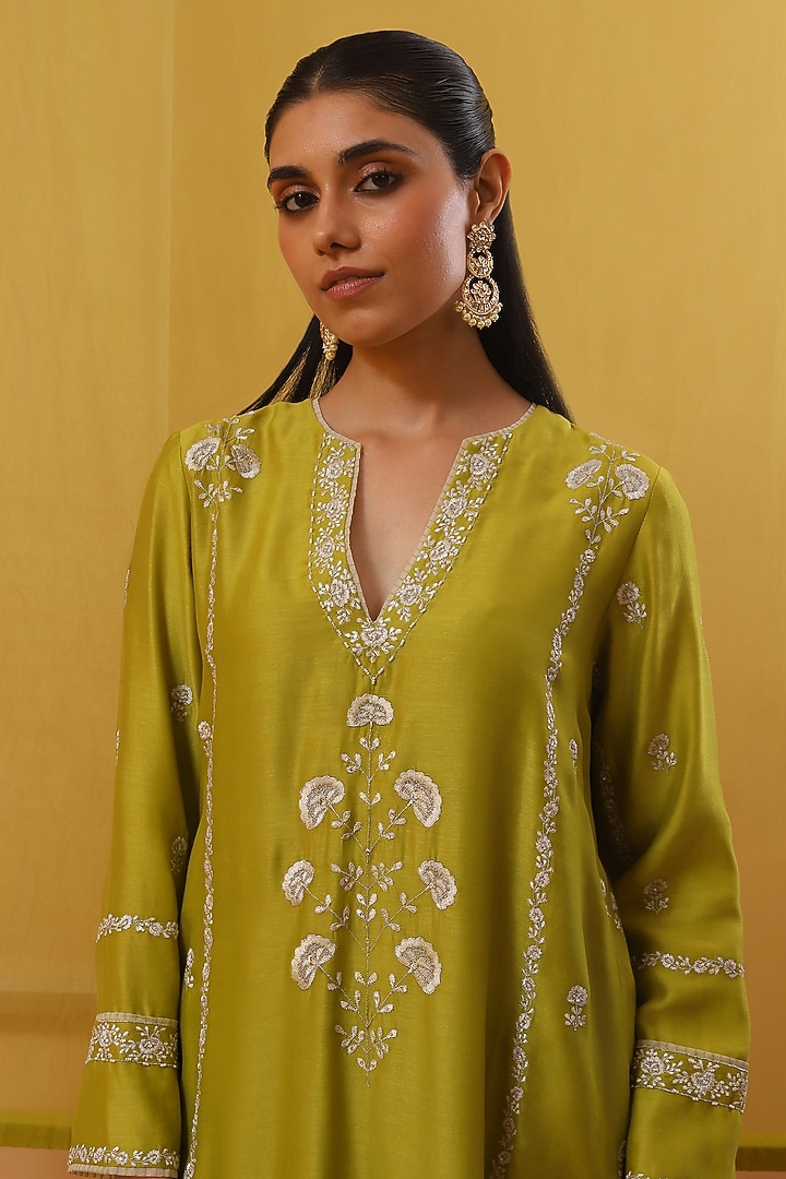 Lime Green Handwoven Silk Chanderi Thread Embroidered Kurta Set by Sue Mue at Pernia's Pop Up Shop