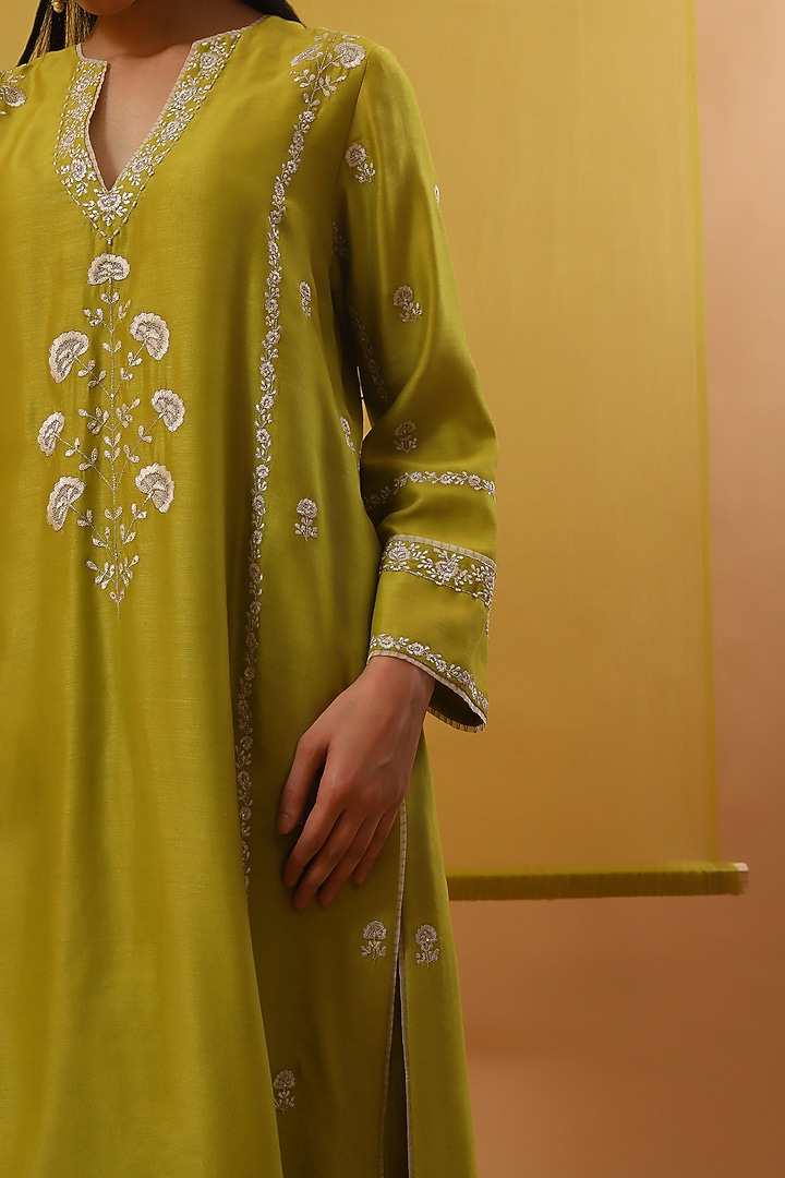 Lime Green Handwoven Silk Chanderi Thread Embroidered Kurta Set by Sue Mue at Pernia's Pop Up Shop