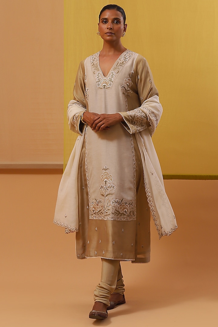 Beige & Off-White Handwoven Silk Chanderi Thread Embroidered Kurta Set by Sue Mue at Pernia's Pop Up Shop