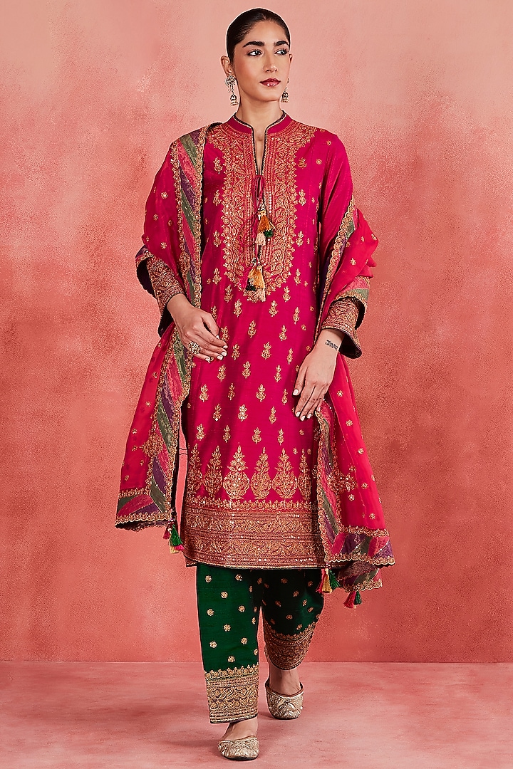 Ruby Pink Raw Silk Dori & Sequins Embroidered Kurta Set by Sue Mue at Pernia's Pop Up Shop