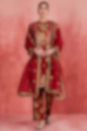 Deep Red Raw Silk Zari & Sequins Embroidered Kurta Set by Sue Mue at Pernia's Pop Up Shop