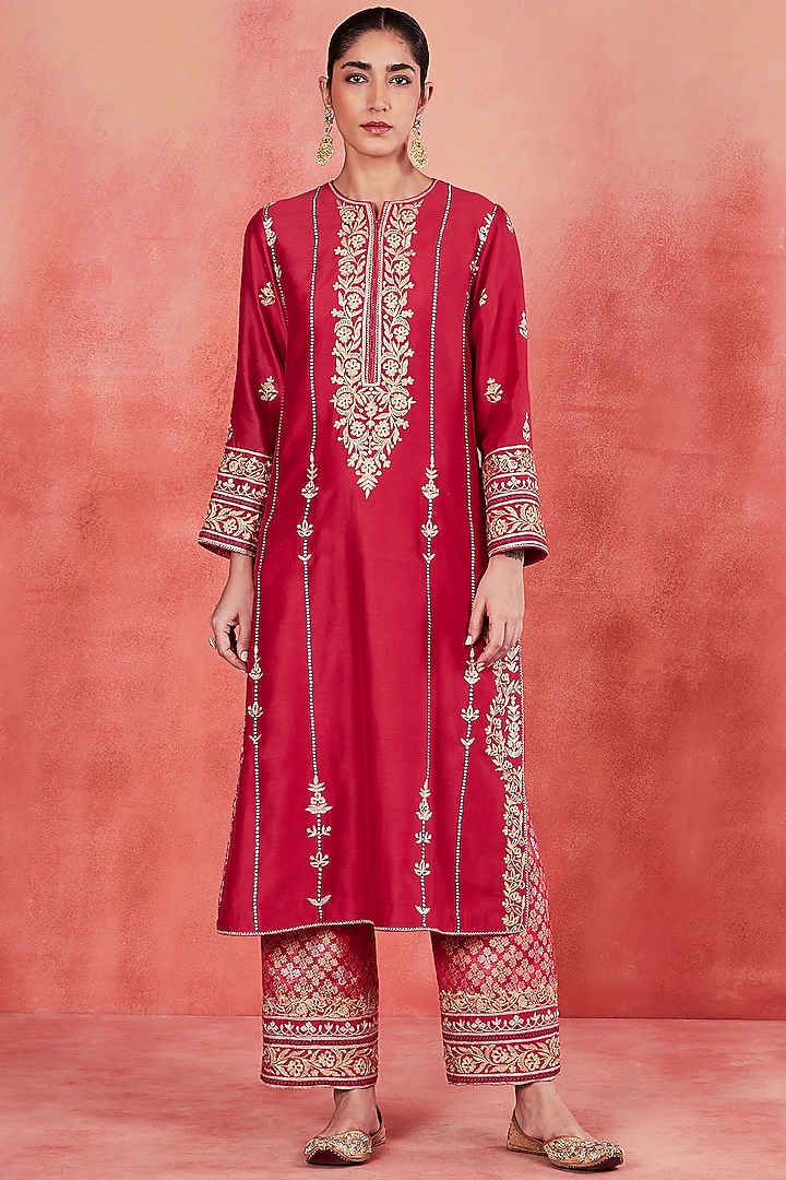 Red Handwoven Silk Chanderi Zari Embroidered Long Kurta Set by Sue Mue at Pernia's Pop Up Shop