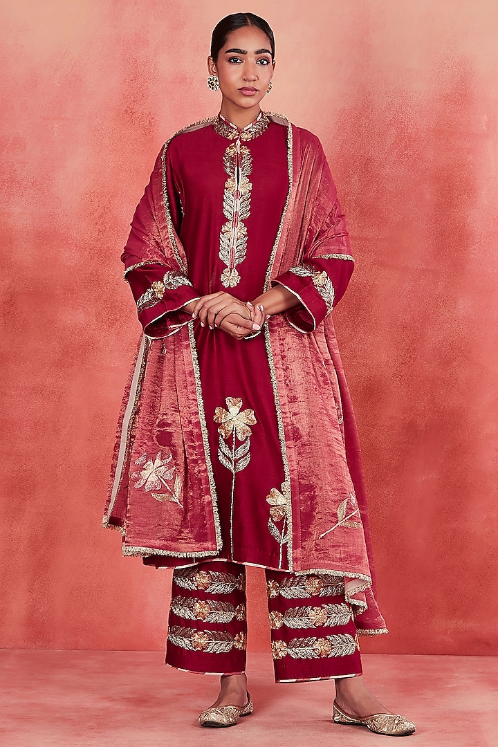 Deep Red Handwoven Silk Chanderi Silk Thread Embroidered Kurta Set by Sue Mue at Pernia's Pop Up Shop