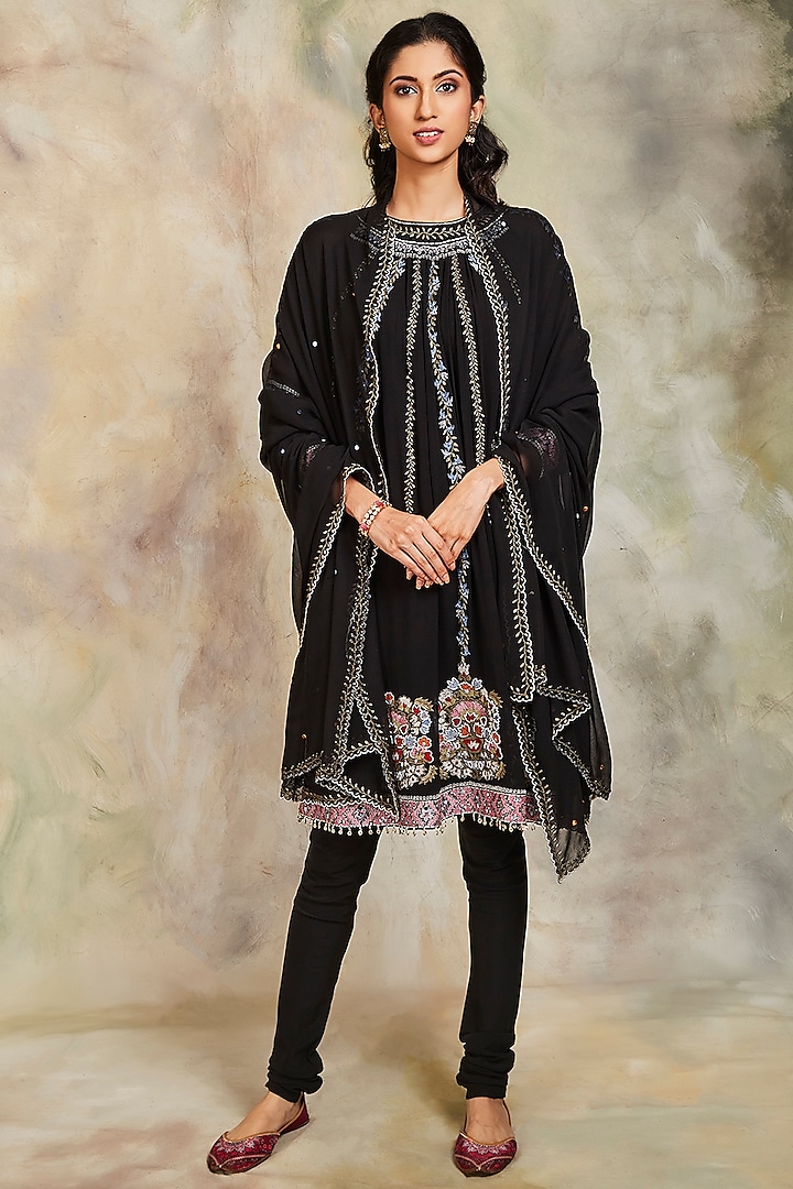 Black Pearl Embroidered Kurta Set by Sue Mue