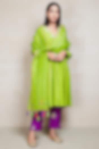 Parrot Green Embroidered Kurta Set by Sue Mue at Pernia's Pop Up Shop