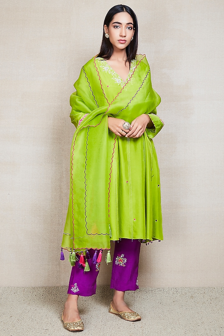 Parrot Green Embroidered Kurta Set by Sue Mue at Pernia's Pop Up Shop