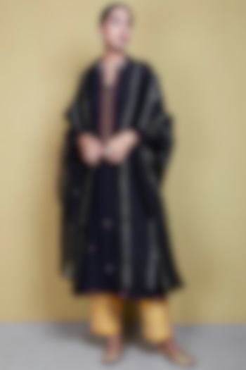 Black Applique Embroidered Kurta Set by Sue Mue at Pernia's Pop Up Shop