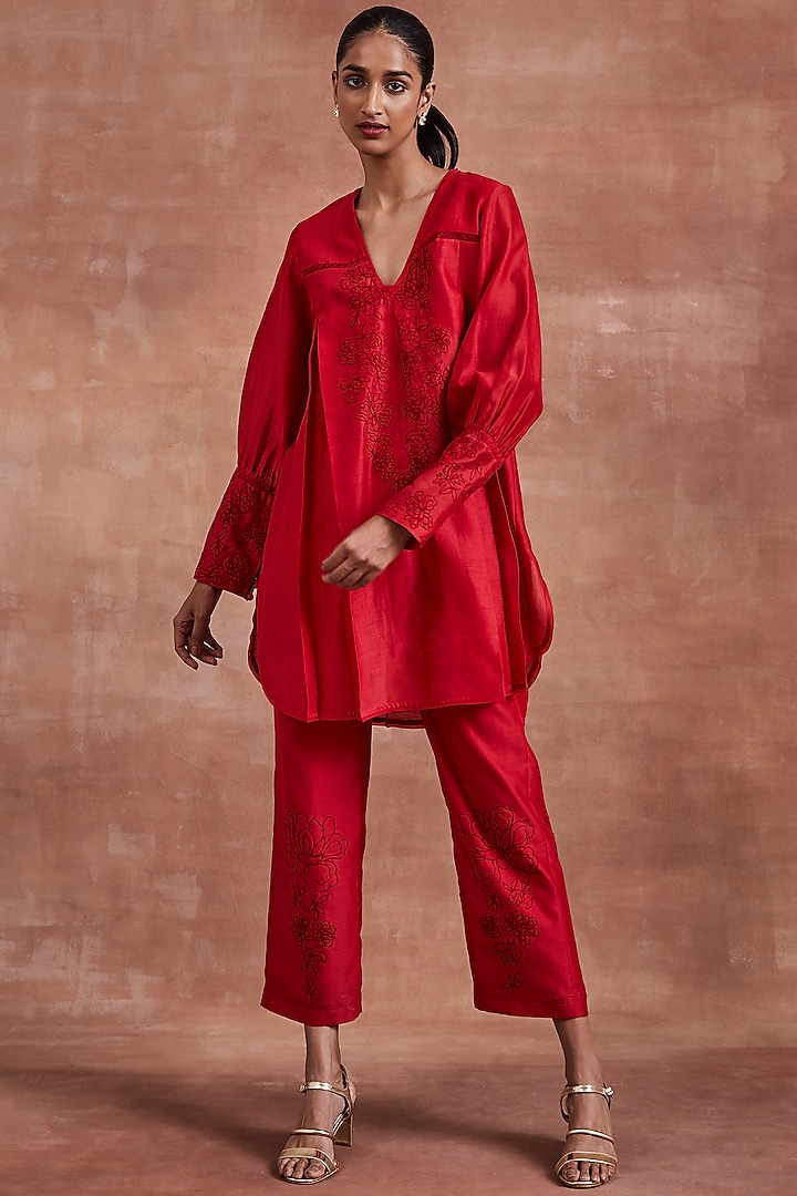 Red Handwoven Chanderi Silk Dori Embroidered Box-Pleated Kurta Set by Sue Mue at Pernia's Pop Up Shop