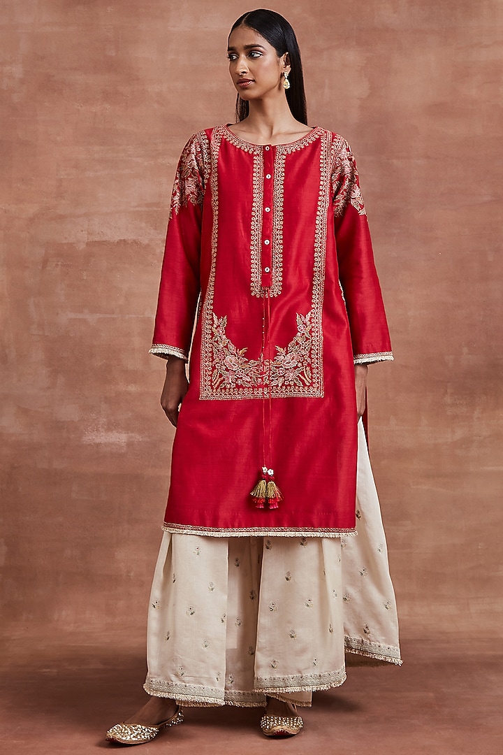 Red Handwoven Chanderi Silk Zari Embroidered Kurta Set by Sue Mue at Pernia's Pop Up Shop