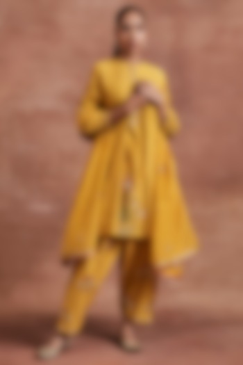 Yellow Chanderi Gold Dori Embroidered Kurta Set by Sue Mue at Pernia's Pop Up Shop