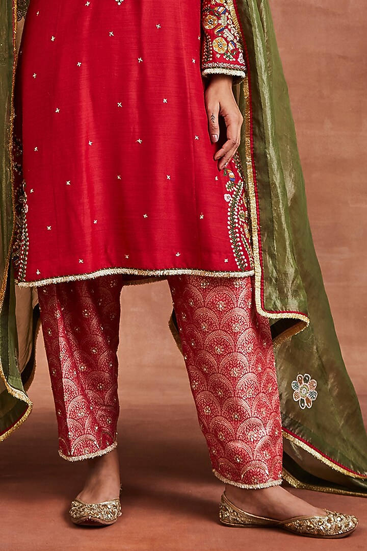 Red Moonga Silk Hand Embroidered Kurta Set by Sue Mue at Pernia's Pop Up Shop