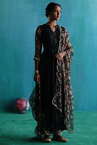 Black Viscose Silk Printed & Embroidered Asymmetric Kurta Set by Sufna by Vanshika Gupta
