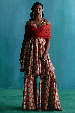 Red Satin Printed & Embroidered Kurta Set by Sufna by Vanshika Gupta