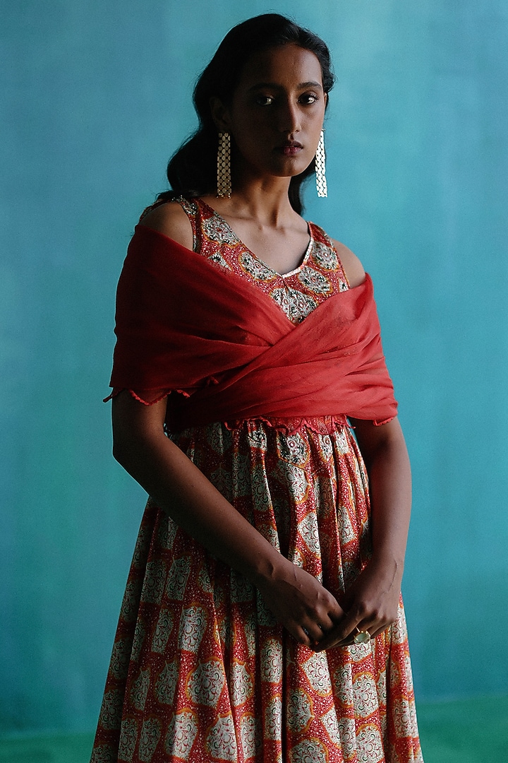 Red Satin Printed & Embroidered Kurta Set by Sufna by Vanshika Gupta at Pernia's Pop Up Shop