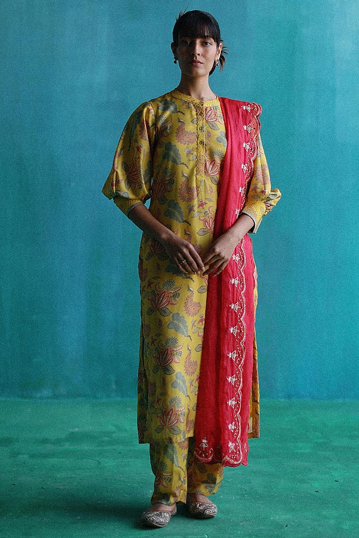 Yellow Satin Printed Kurta Set by Sufna by Vanshika Gupta