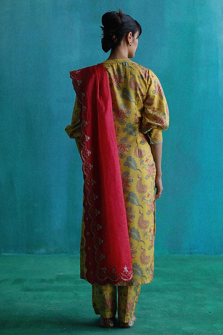 Yellow Satin Printed Kurta Set by Sufna by Vanshika Gupta at Pernia's Pop Up Shop