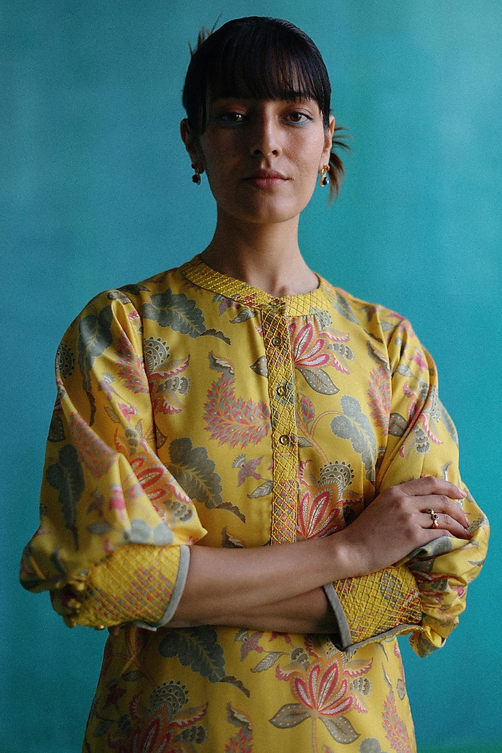 Yellow Satin Printed Kurta Set by Sufna by Vanshika Gupta at Pernia's Pop Up Shop