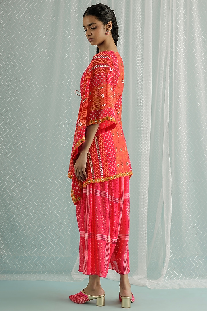 Fuchsia Georgette Printed Kaftan Set by Surbhi Gupta at Pernia's Pop Up Shop