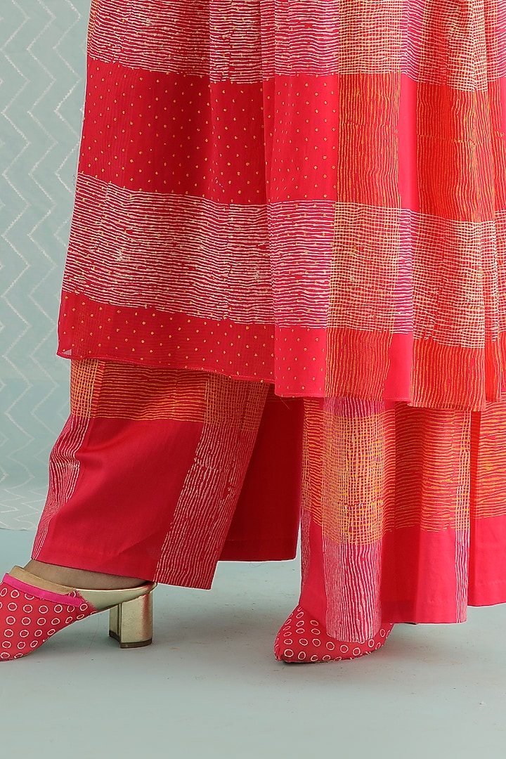 Fuchsia Georgette Printed & Embroidered Kurta Set by Surbhi Gupta at Pernia's Pop Up Shop