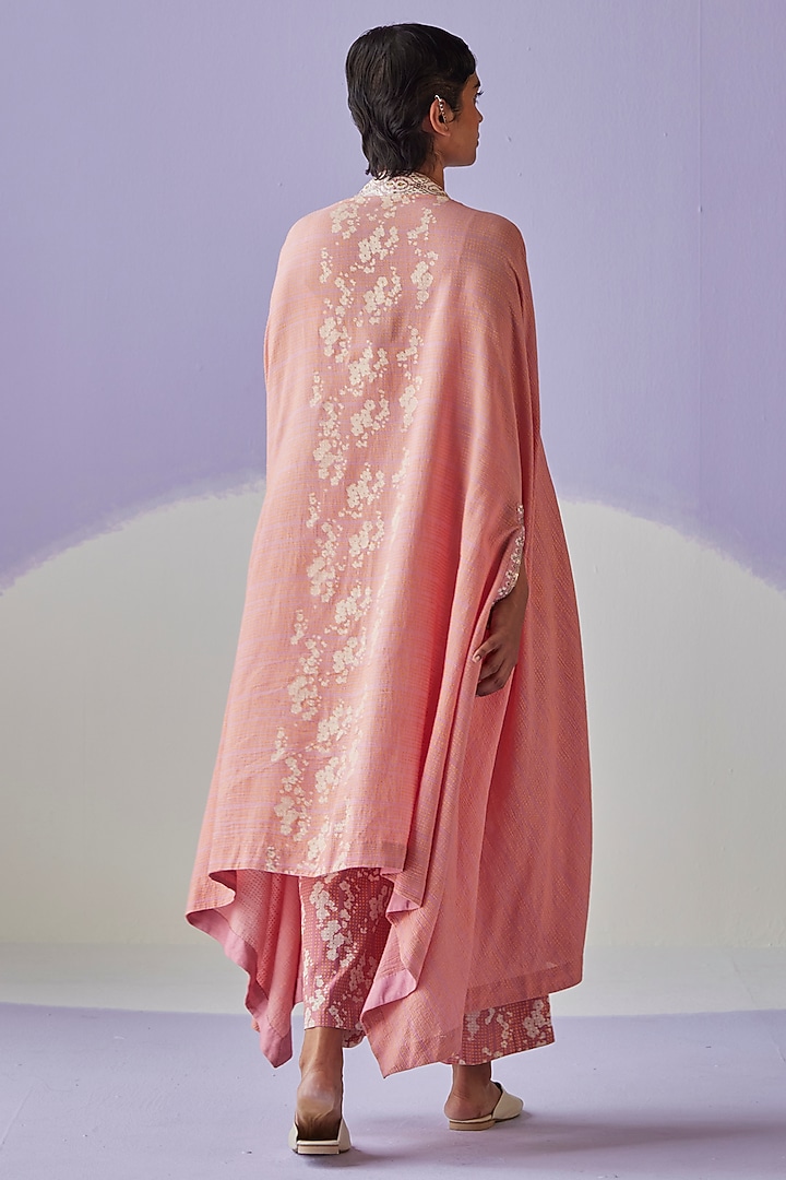 Pink Crinkled Fabric Cape Set by Surbhi Gupta at Pernia's Pop Up Shop