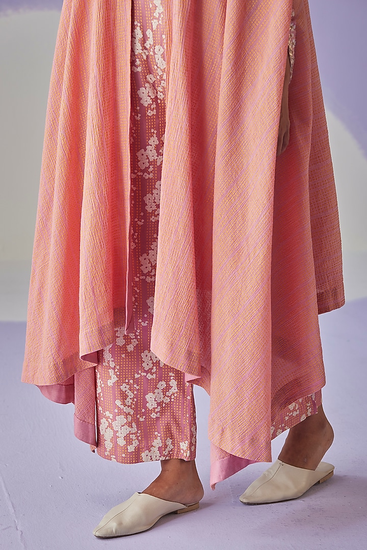 Pink Crinkled Fabric Cape Set by Surbhi Gupta at Pernia's Pop Up Shop