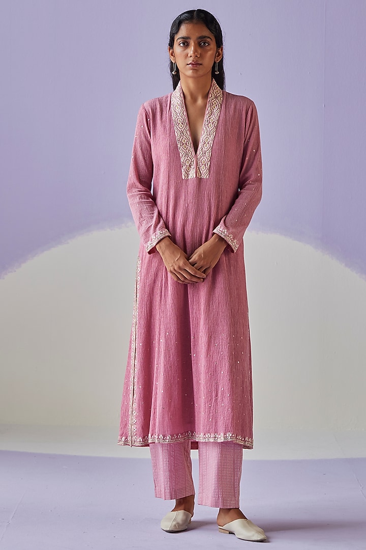 Pink Crinkled Fabric Dabka & Beads Embellished Kurta Set by Surbhi Gupta at Pernia's Pop Up Shop
