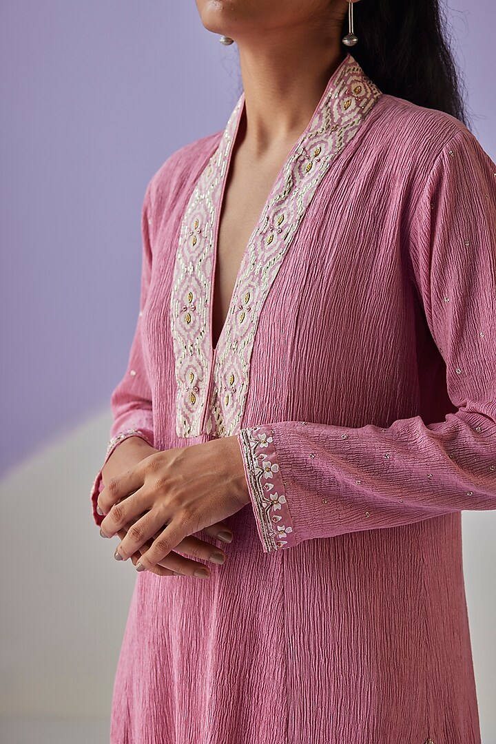 Pink Crinkled Fabric Dabka & Beads Embellished Kurta Set by Surbhi Gupta at Pernia's Pop Up Shop