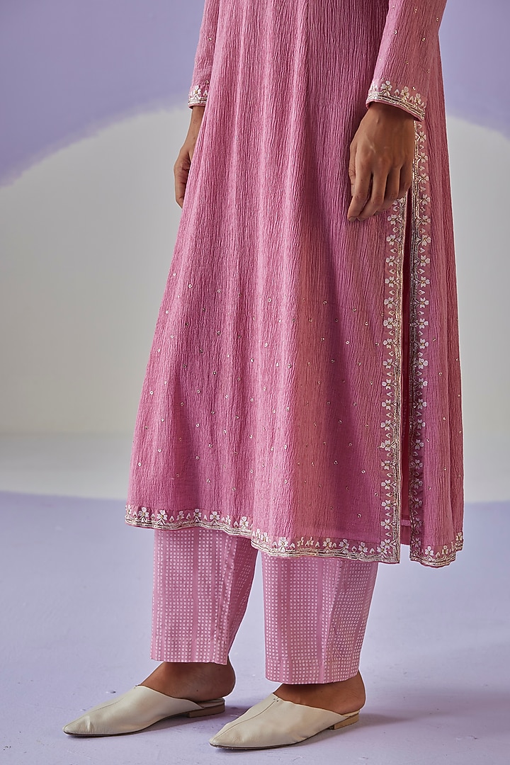 Pink Crinkled Fabric Dabka & Beads Embellished Kurta Set by Surbhi Gupta at Pernia's Pop Up Shop