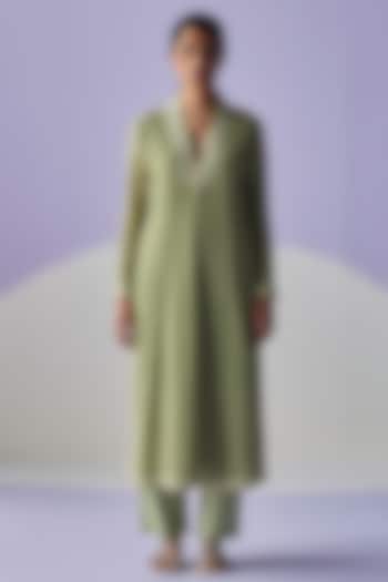 Green Crinkled Fabric Embellished Kurta Set by Surbhi Gupta at Pernia's Pop Up Shop