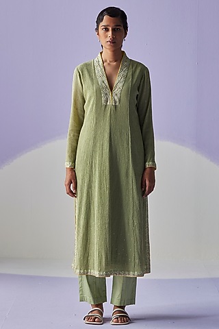 Green Crinkled Fabric Embellished Kurta Set by Surbhi Gupta