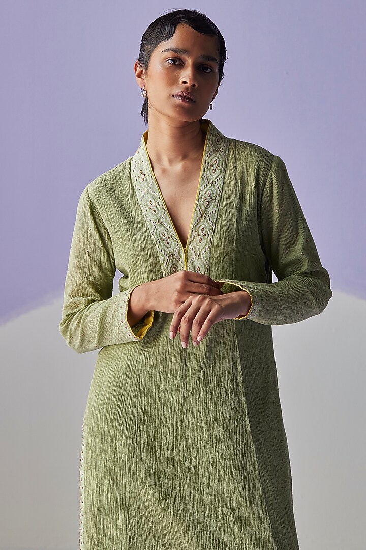 Green Crinkled Fabric Embellished Kurta Set by Surbhi Gupta at Pernia's Pop Up Shop