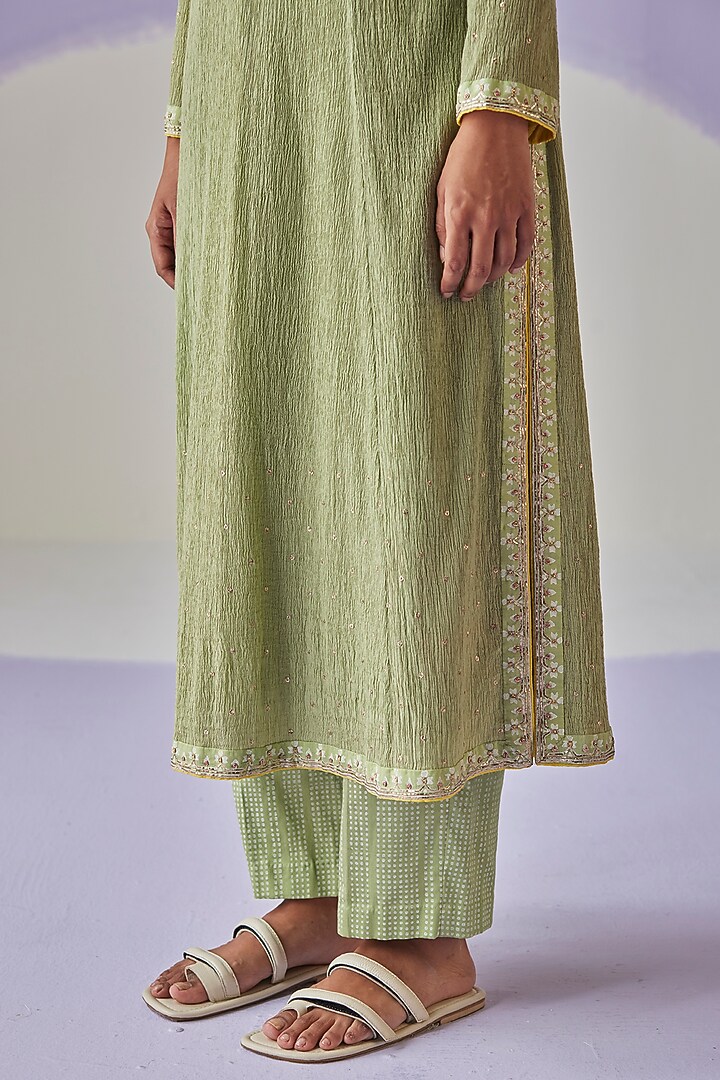 Green Crinkled Fabric Embellished Kurta Set by Surbhi Gupta at Pernia's Pop Up Shop