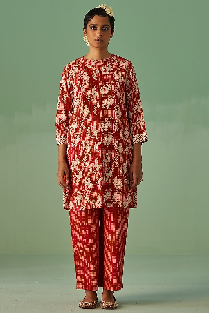 Red Bamboo Silk Printed & Embroidered Kurta Set by Surbhi Gupta at Pernia's Pop Up Shop