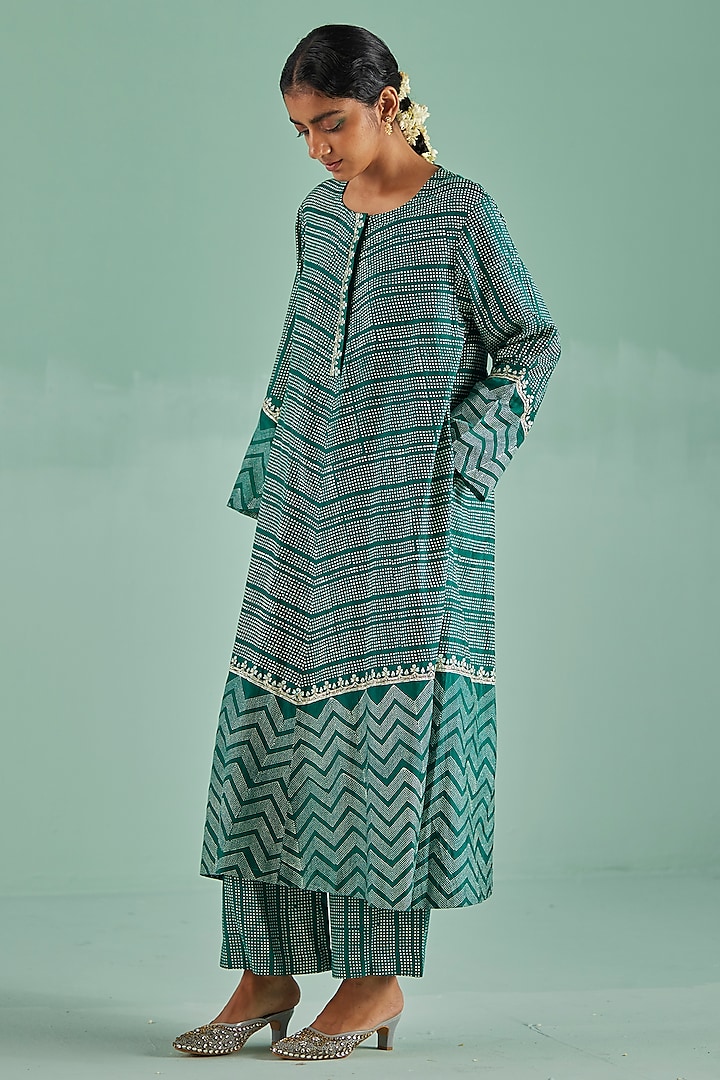 Emerald Green Bamboo silk Printed & Embroidered Kurta Set by Surbhi Gupta at Pernia's Pop Up Shop